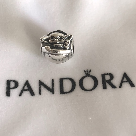 Pandora x Star Wars Yoda Grogu™ & Crib Charm - Picture 7 of 16